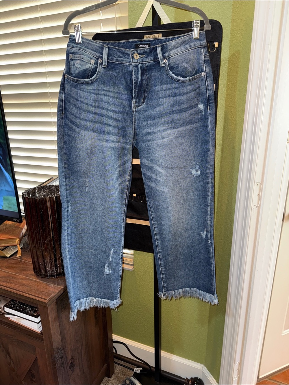 Flamingals Women’s Blue Distressed Crop Jeans